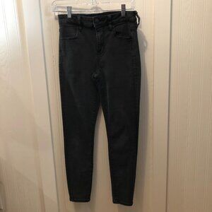 American Eagle Outfitters black skinny jeans, size 4 Short